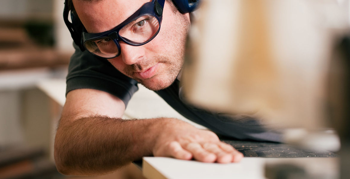 Evita accidentes en trabajos manuales