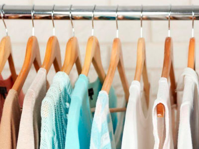 Los beneficios de usar colgadores de madera