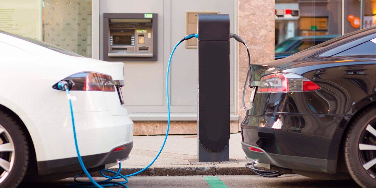 ¿Cuál es la capacidad de un punto de carga para los coches eléctricos?