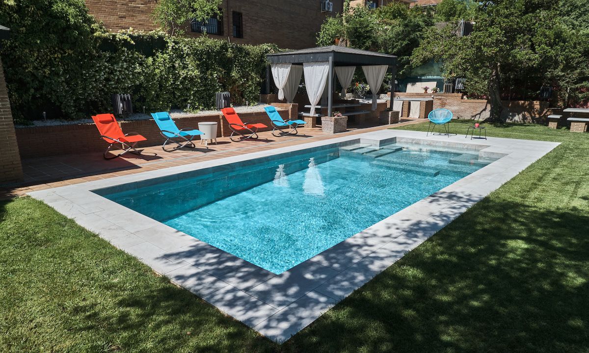 Rehabilitar la piscina antes de la llegada del invierno, por Aquazzaro