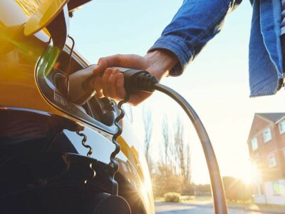 ELON apuesta por cargadores de coches eléctricos en el hogar