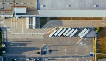 Cómo construir una cadena de suministro más unificada a través de la gestión de almacenes, según Manhattan