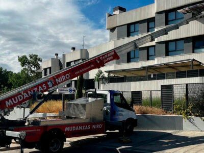 Guía completa: Alquiler de grúas elevadoras para tu mudanza