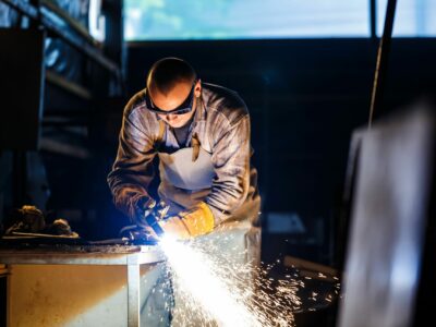 La solución de Solvik Iron Solution para cubrir demandas temporales: personal especializado en trabajos metálicos