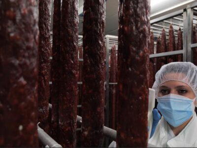 La importancia del empleo femenino en la producción de jamones y embutidos