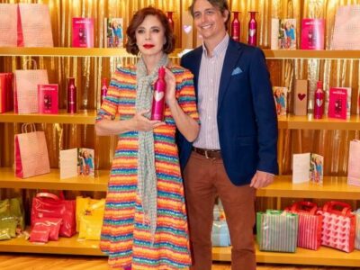 Señoríos de Relleu presenta una edición limitada de su AOVE con diseño exclusivo de Agatha Ruiz de la Prada