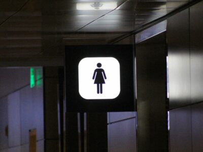 Casi la mitad de las mujeres reconoce haber necesitado productos de higiene menstrual en espacios públicos sin poder acceder a ellos