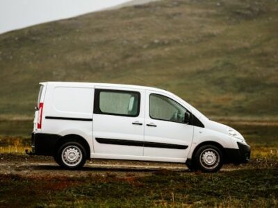 Rentalvan destaca cómo ahorrar recursos mediante el alquiler de furgonetas en Sevilla