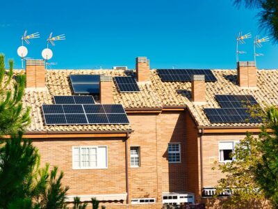 SyA Instalaciones analiza la rentabilidad de instalar placas solares en comunidades de vecinos