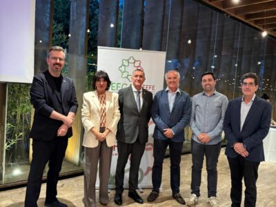 Mariano González recibe el Premio FEFCAM por su trabajo en pro de la profesión farmacéutica