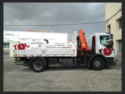 Top Courier incorpora nuevos camiones grúa a su flota para ofrecer soluciones logísticas completas