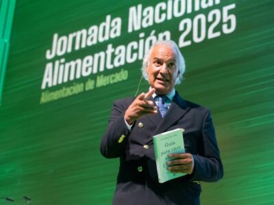 El Dr. Manuel de la Peña, gurú de la longevidad, aclamado por los farmacéuticos por desvelar los secretos