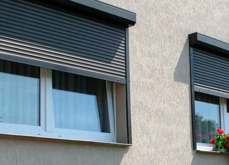 ¿Cuánto cuesta arreglar una persiana? Fallos que puedes solucionar gratis y cuándo es necesario el persianista