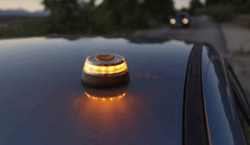 123tinta.es analiza la nueva norma de la DGT: luz V-16 conectada obligatoria desde el día 1 de enero 2026