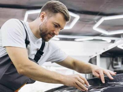 Formación Universitaria impulsa la formación en automoción con su preparatorio para Técnico en Carrocería