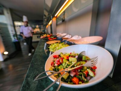 Gestionar el excedente alimentario permite a las colectividades reducir costes sin complicar la operativa