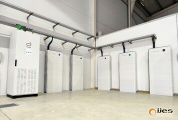 Ijes Solar garantiza el suministro eléctrico ininterrumpido en la empresa Mundobarquillo con un backup solar sin corte de energía