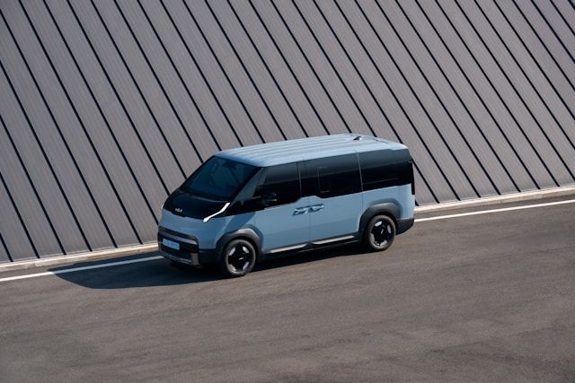 Rentalvan revoluciona el sector del transporte en Sevilla con su servicio flexible de alquiler de furgonetas por horas