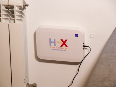 Ocho años con humedad en casa: una vecina de Valladolid documenta cómo su pared se seca en tres meses