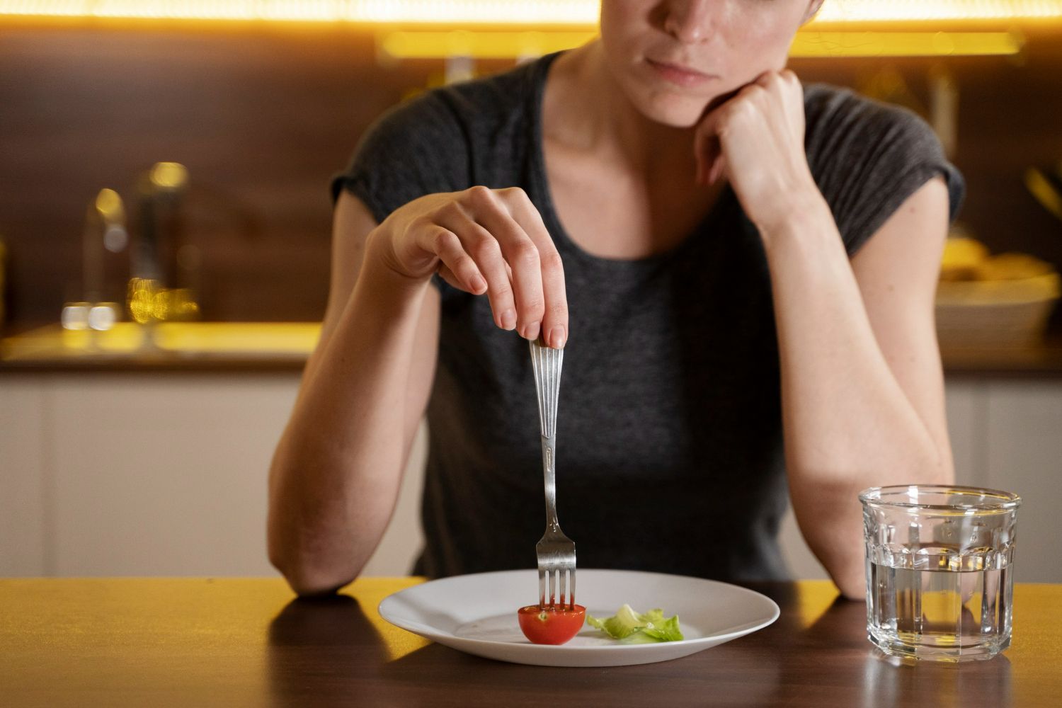 "Las dietas estrictas en menopausia no solo no funcionan, sino que pueden ser contraproducentes", alertan desde DOMMA