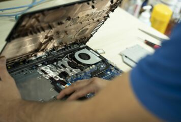 Informàtica i Més reabre su taller en Vilafranca del Penedès para reforzar su marca y ampliar servicios ante la demanda de la inteligencia artificial