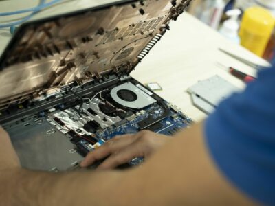 Informàtica i Més reabre su taller en Vilafranca del Penedès para reforzar su marca y ampliar servicios ante la demanda de la inteligencia artificial