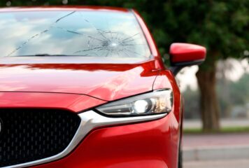 Talleres Murillo alerta sobre los errores habituales del verano que pueden provocar daños en las lunas del coche