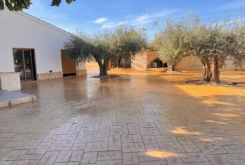 Pavimurcia explica por qué se agrieta el hormigón impreso y cómo prevenirlo en Murcia