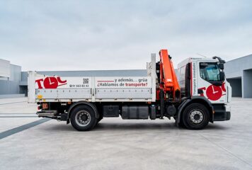 Top Courier destaca el transporte con camión grúa en Madrid como una solución eficiente para afrontar la vuelta a la actividad empresarial