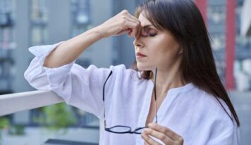 El cansancio que nadie ve después de las vacaciones: el impacto silencioso de los viajes en los ojos  