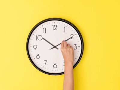 El cambio de hora presiona la factura de la luz: 123tinta.es da claves para ahorrar este invierno